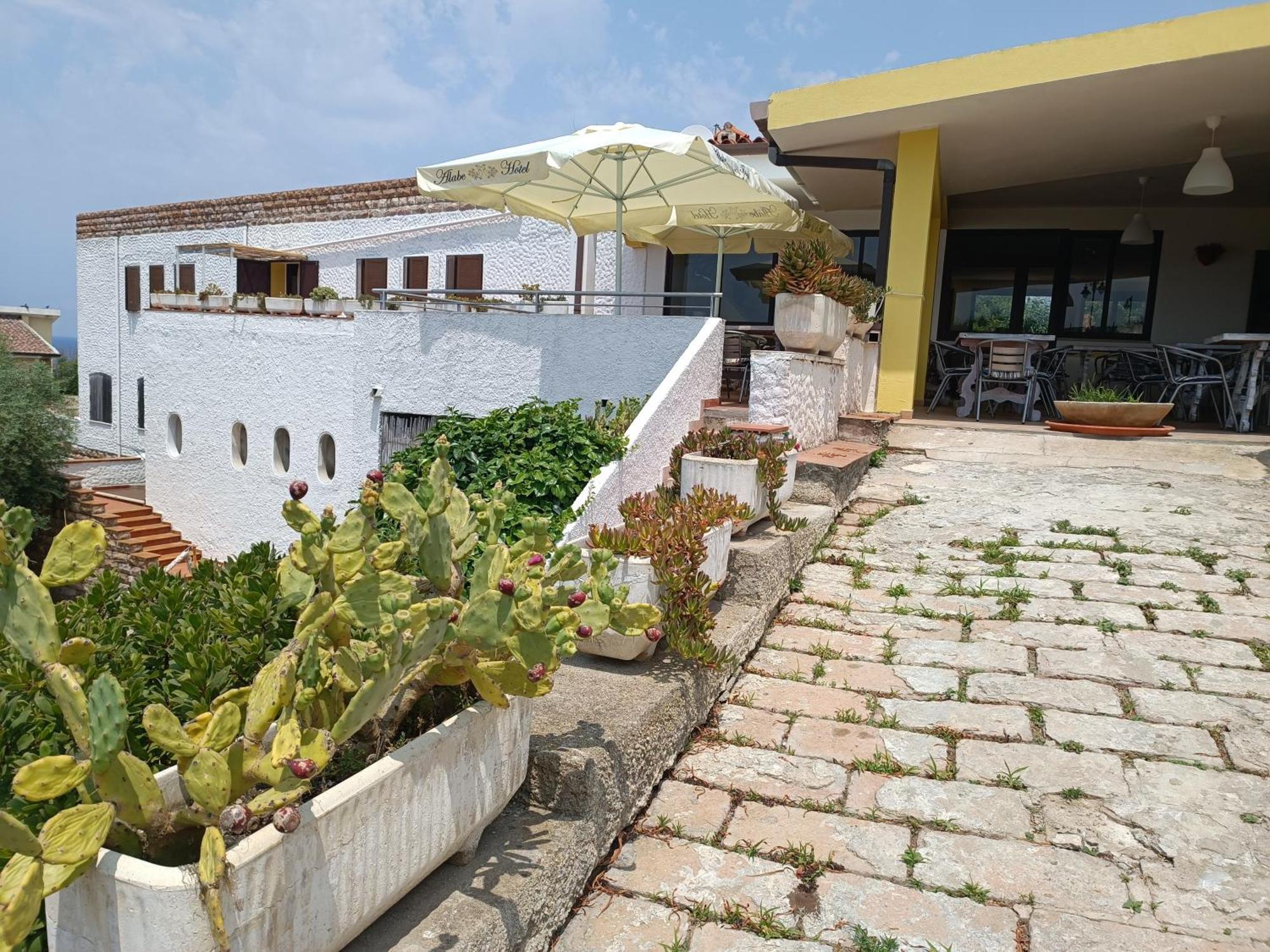 Alabe Hotel Marina Di Tresnuraghes Ngoại thất bức ảnh